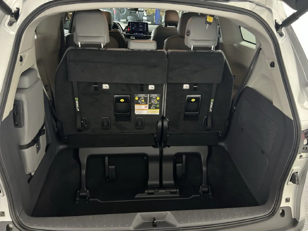 Used 2022 Silver Toyota XLE image 19