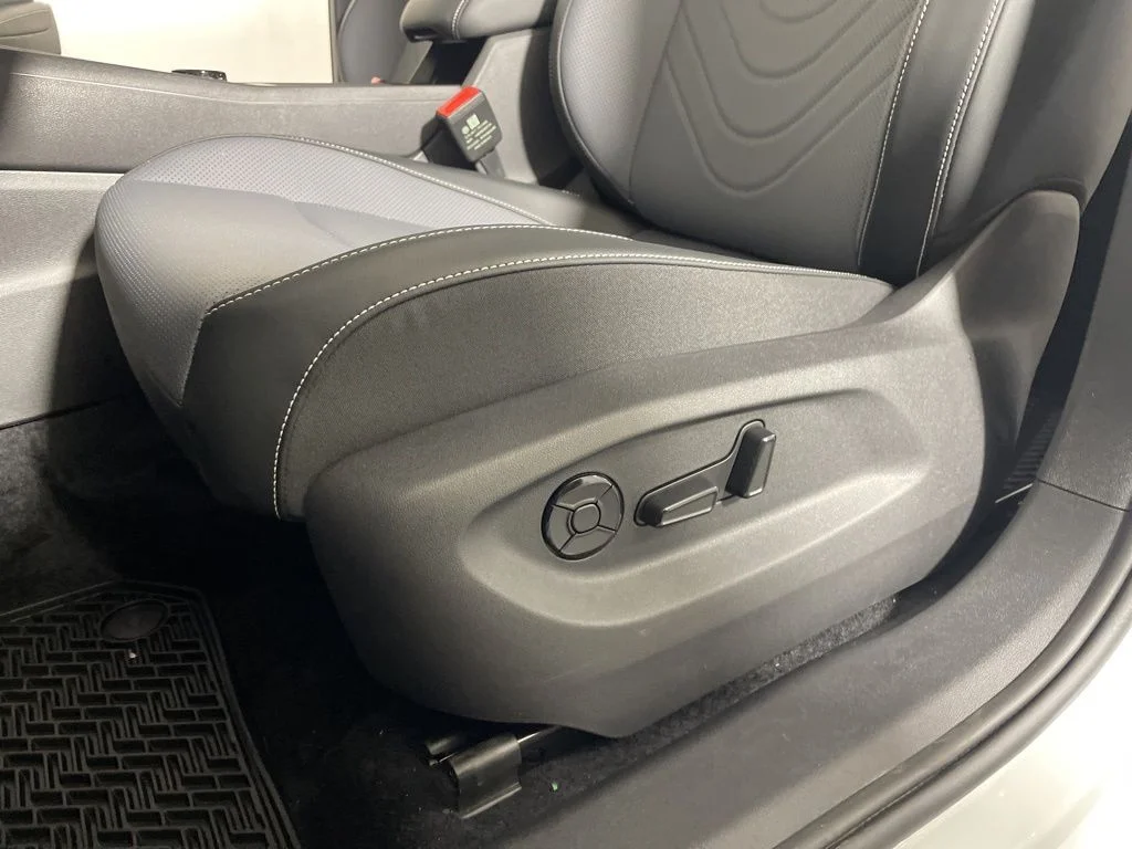 New 2026 White/off-white Volkswagen 2.0T SE image 11