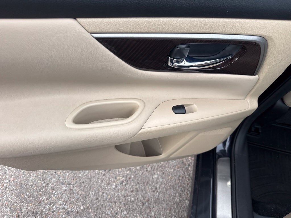 Used 2015 Brown Nissan 3.5 SL image 13