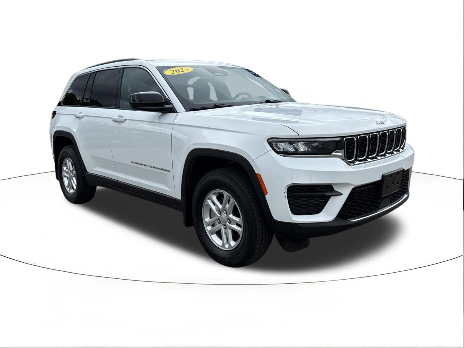2025 Jeep Grand Cherokee Laredo's photo