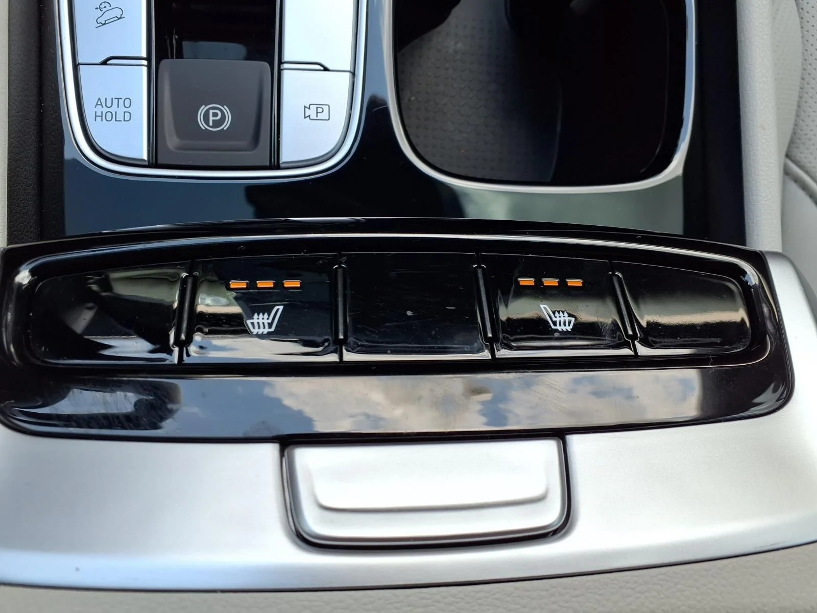 Certified Used 2024 White Hyundai SEL image 18