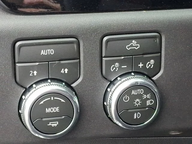 New 2026 Summit White GMC Elevation image 18