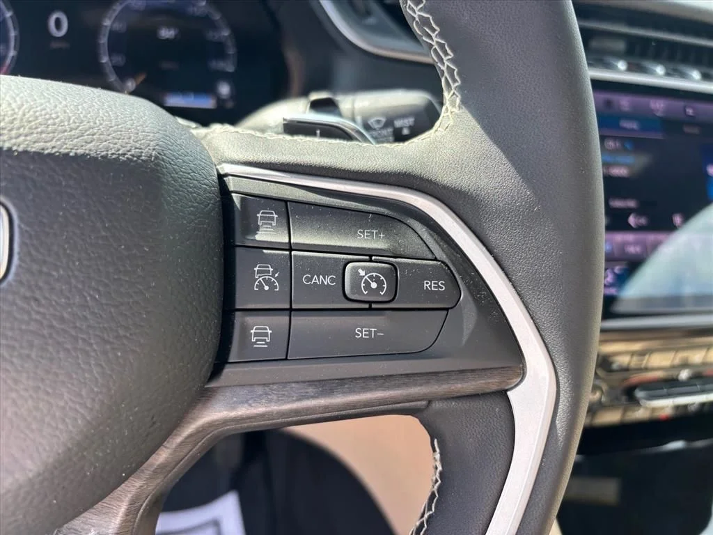 Used 2025 Gray Jeep Limited image 17