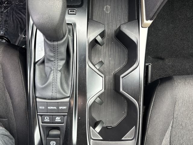 2025 Toyota Camry LE - Photo 29