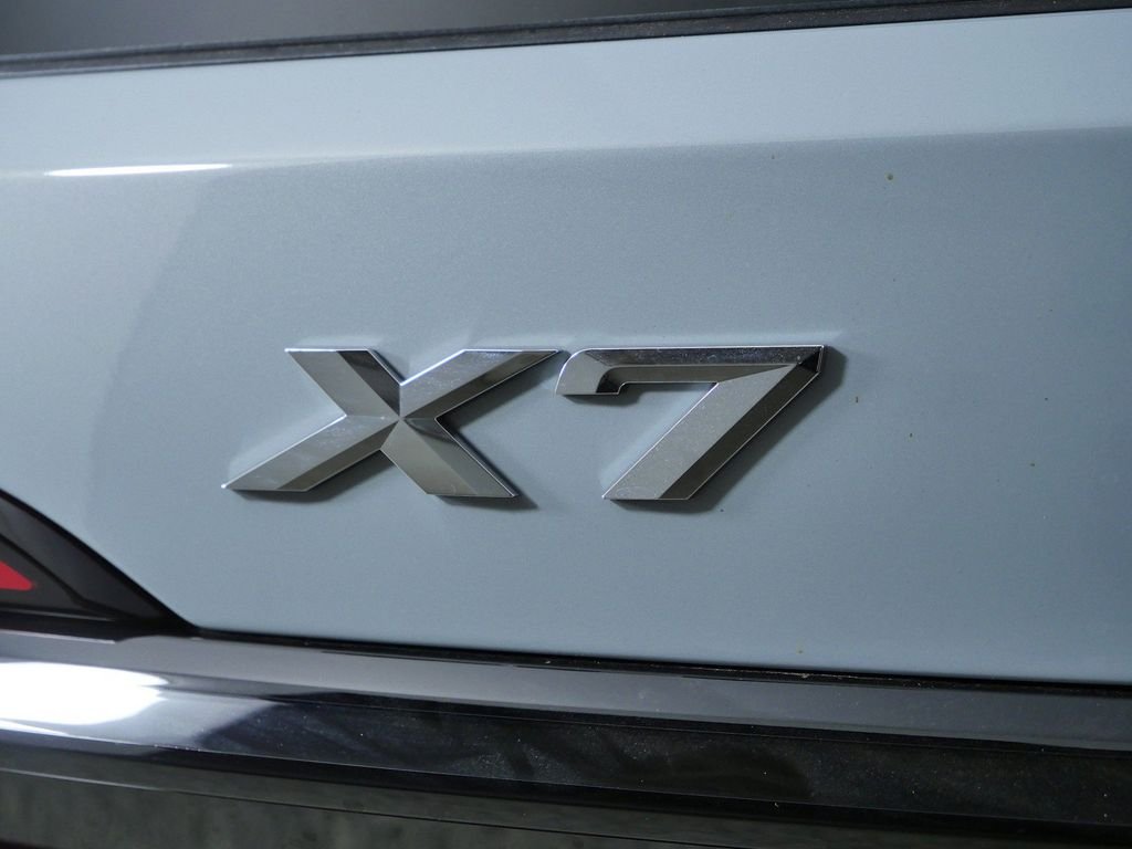New 2027 Brooklyn Grey Metallic BMW xDrive40i image 12