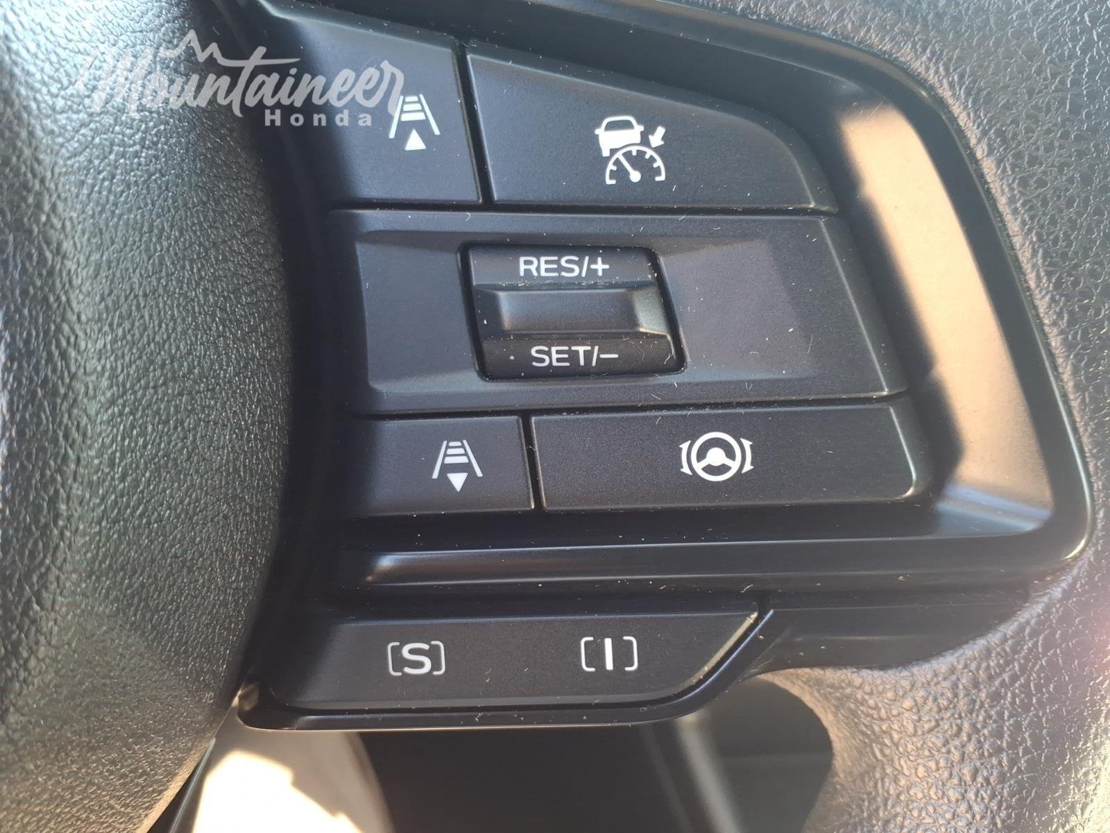Used 2025 Sapphire Blue Pearl Subaru Premium image 30