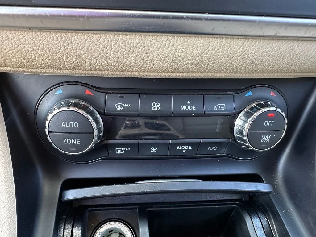 Used 2015 Black Mercedes-Benz GLA 250 image 17
