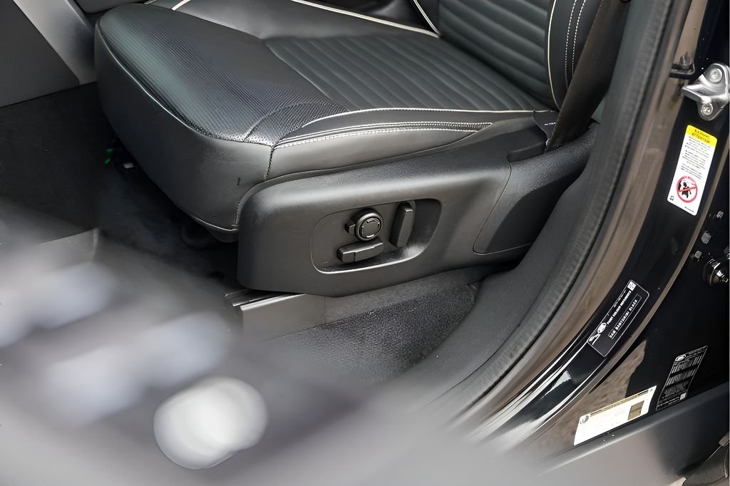 2024 Land Rover Discovery Metropolitan Edition - Photo 11