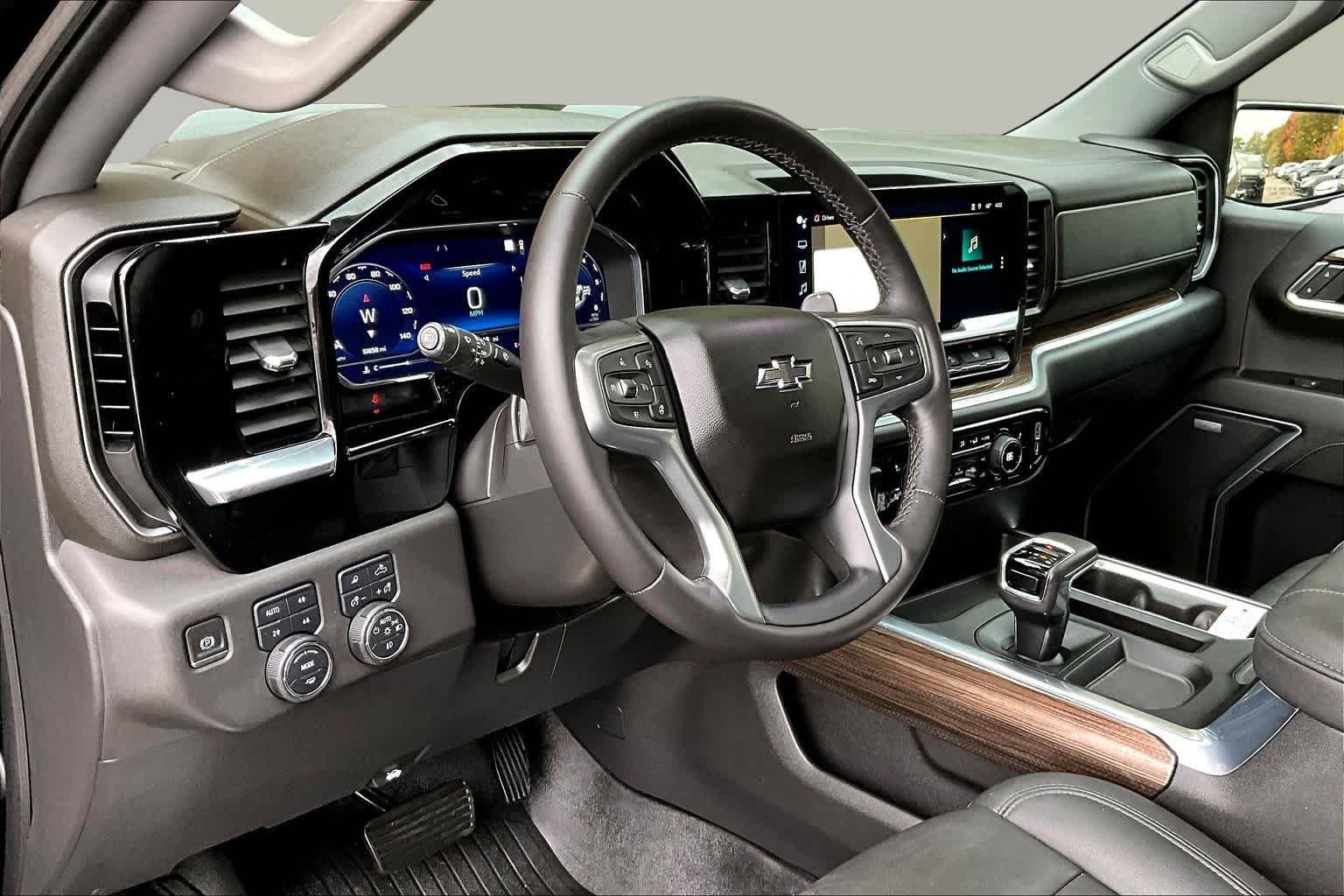 Used 2022 Black Chevrolet LT Trail Boss image 17