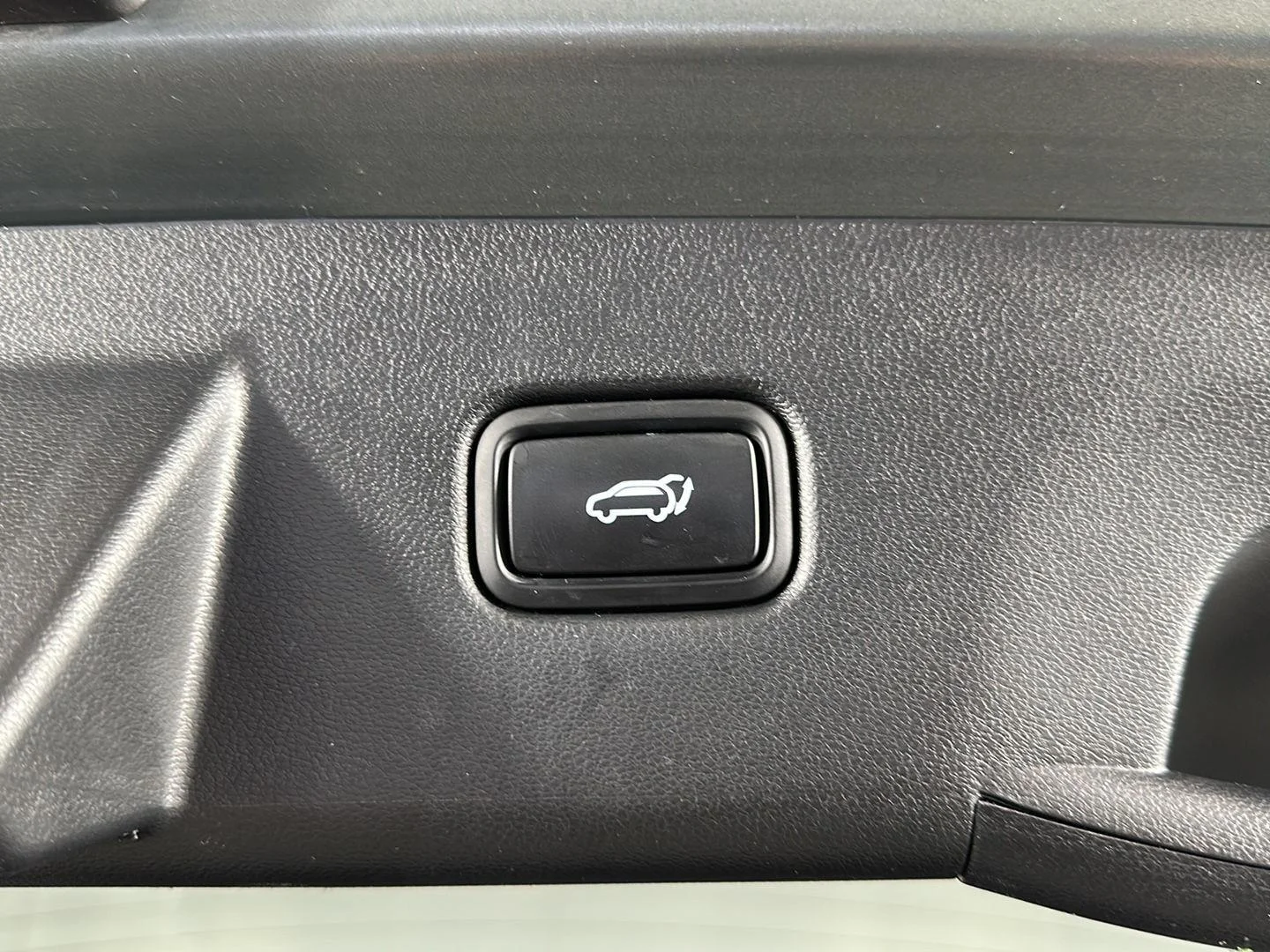 Used 2022 Amazon Gray Hyundai Limited image 31