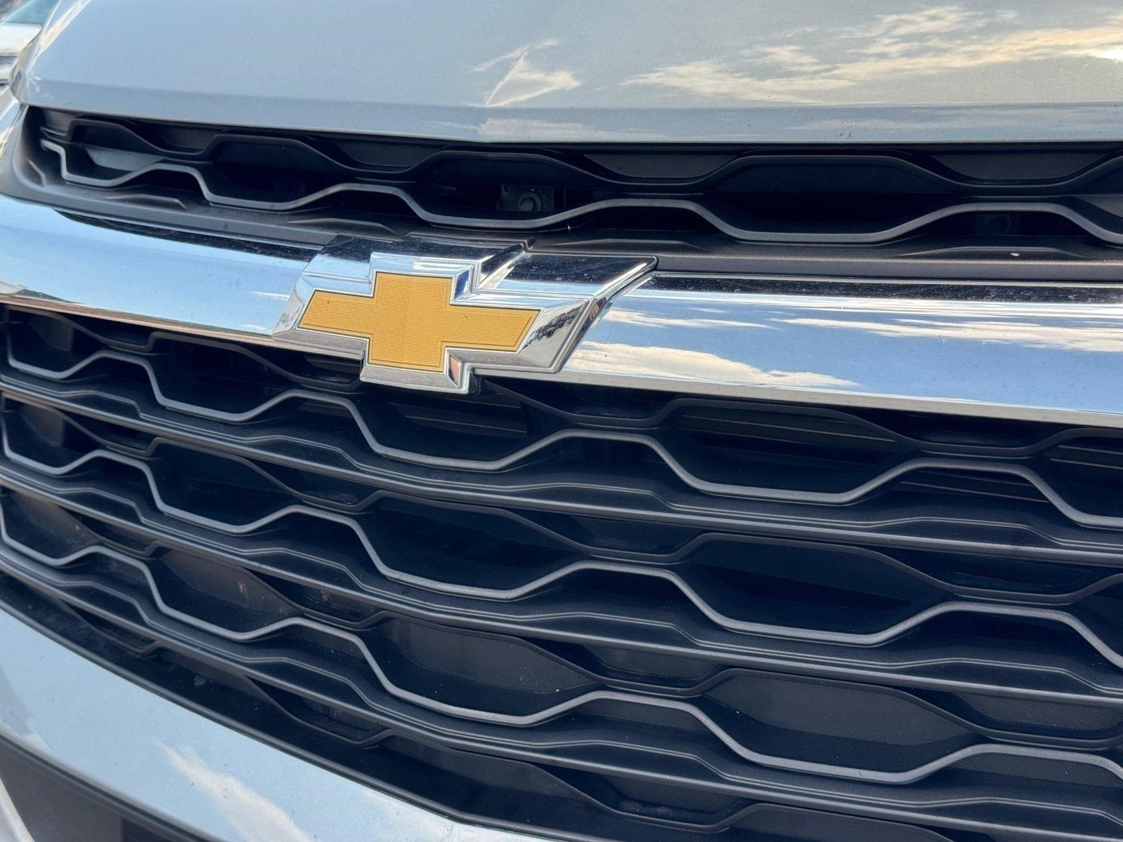 Used 2025 Sterling Gray Metallic Chevrolet LT image 26