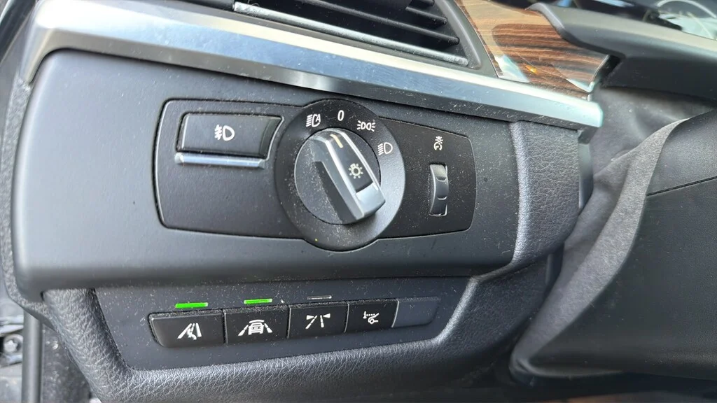 Used 2016 Black Sapphire Metallic BMW  image 19