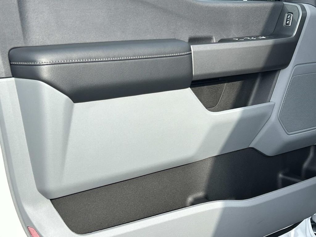 New 2026 Oxford White Ford XL image 19