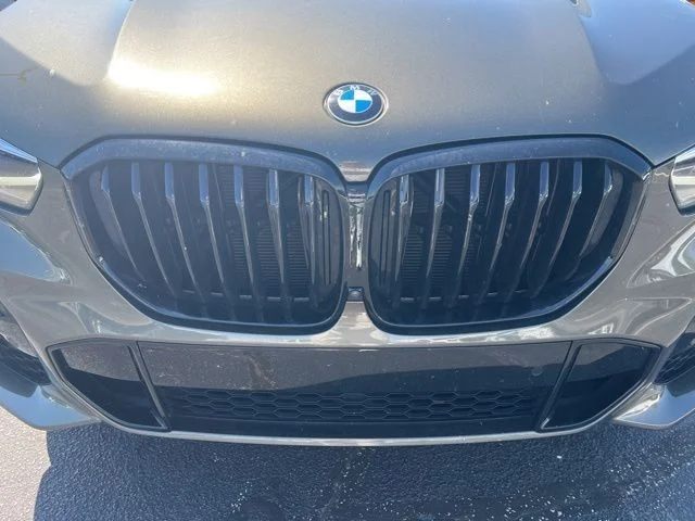 Used 2023 Green BMW xDrive40i image 12