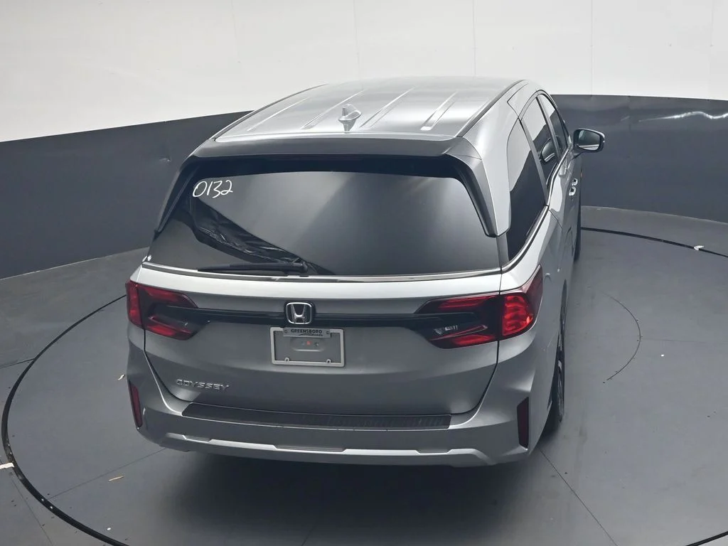 Used 2025 Solar Silver Metallic Honda EX-L image 37