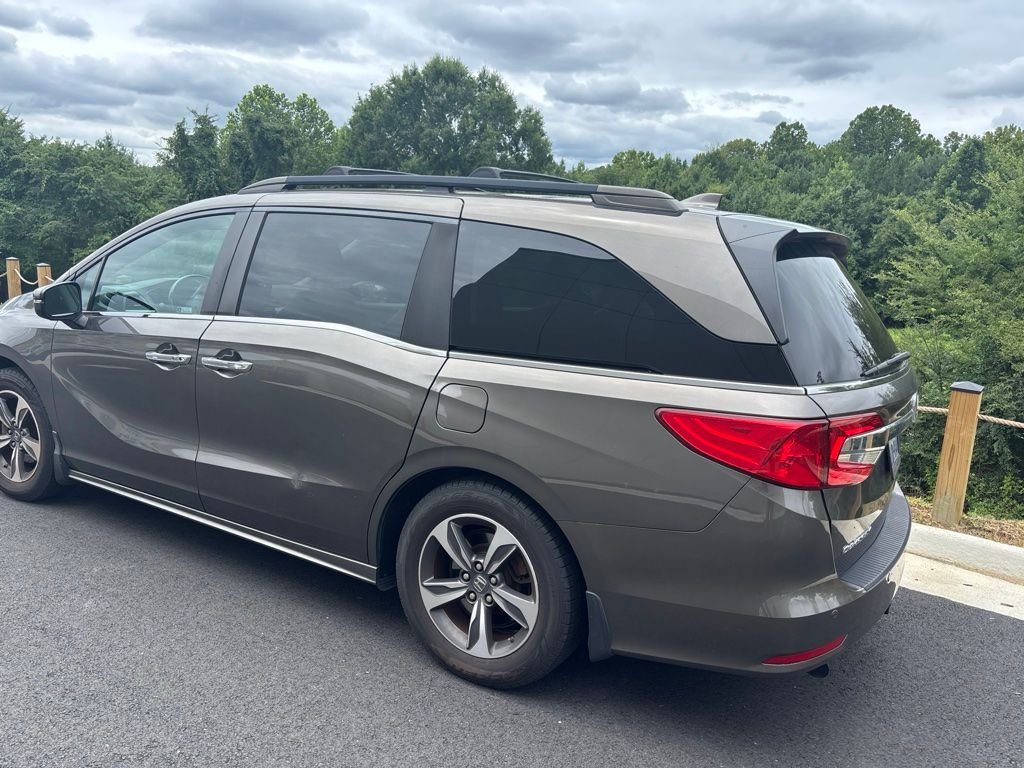 Used 2018 Pacific Pewter Metallic Honda Touring image 8