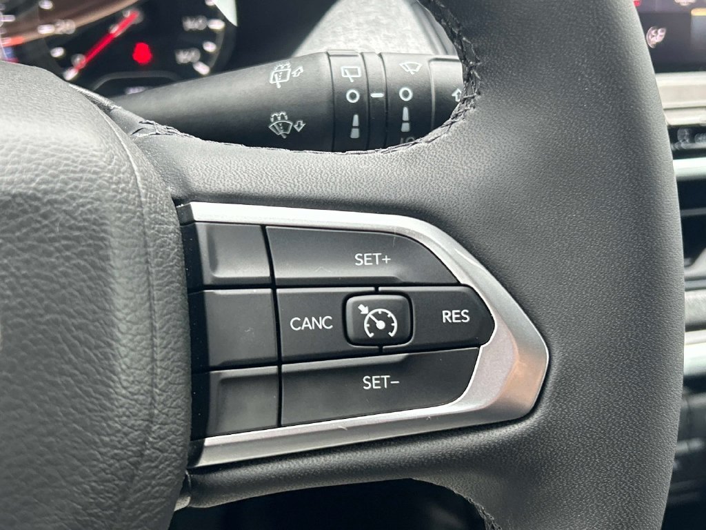 Used 2023 Gray Jeep Latitude image 22