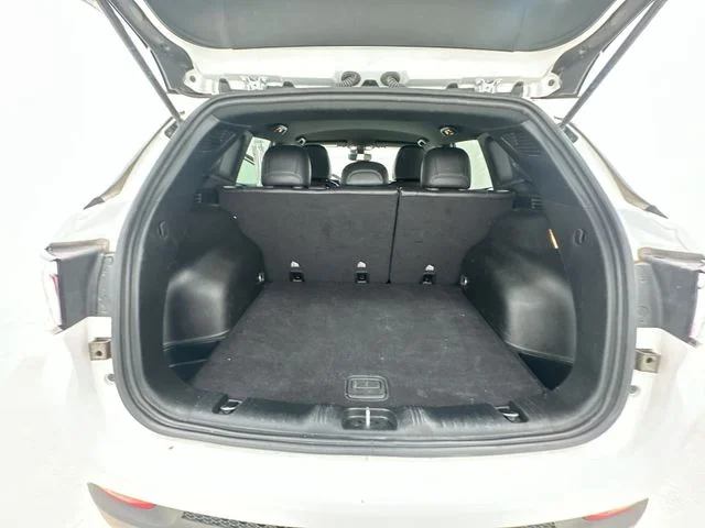 Used 2024 White Jeep Latitude image 20