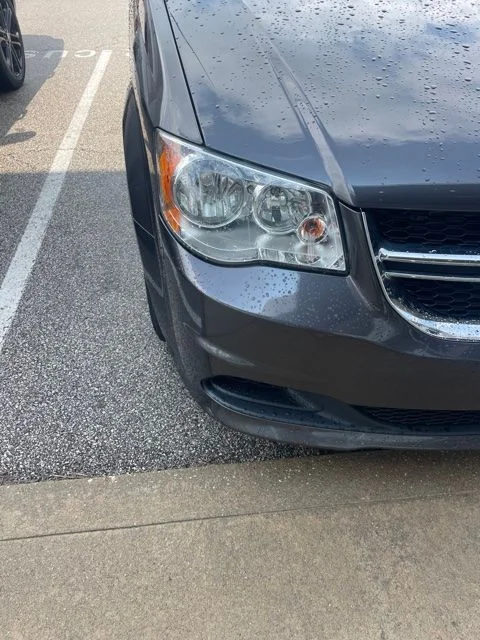 Used 2018 Gray Dodge SE image 3