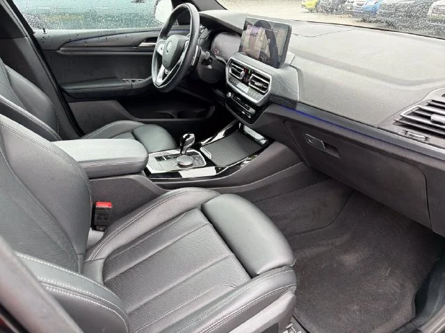 Used 2022 Black BMW sDrive30i image 24