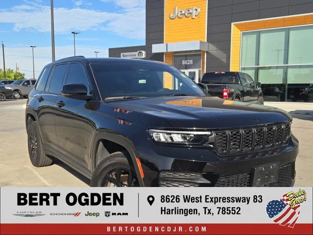 Used 2025 Black Jeep Altitude X image 1