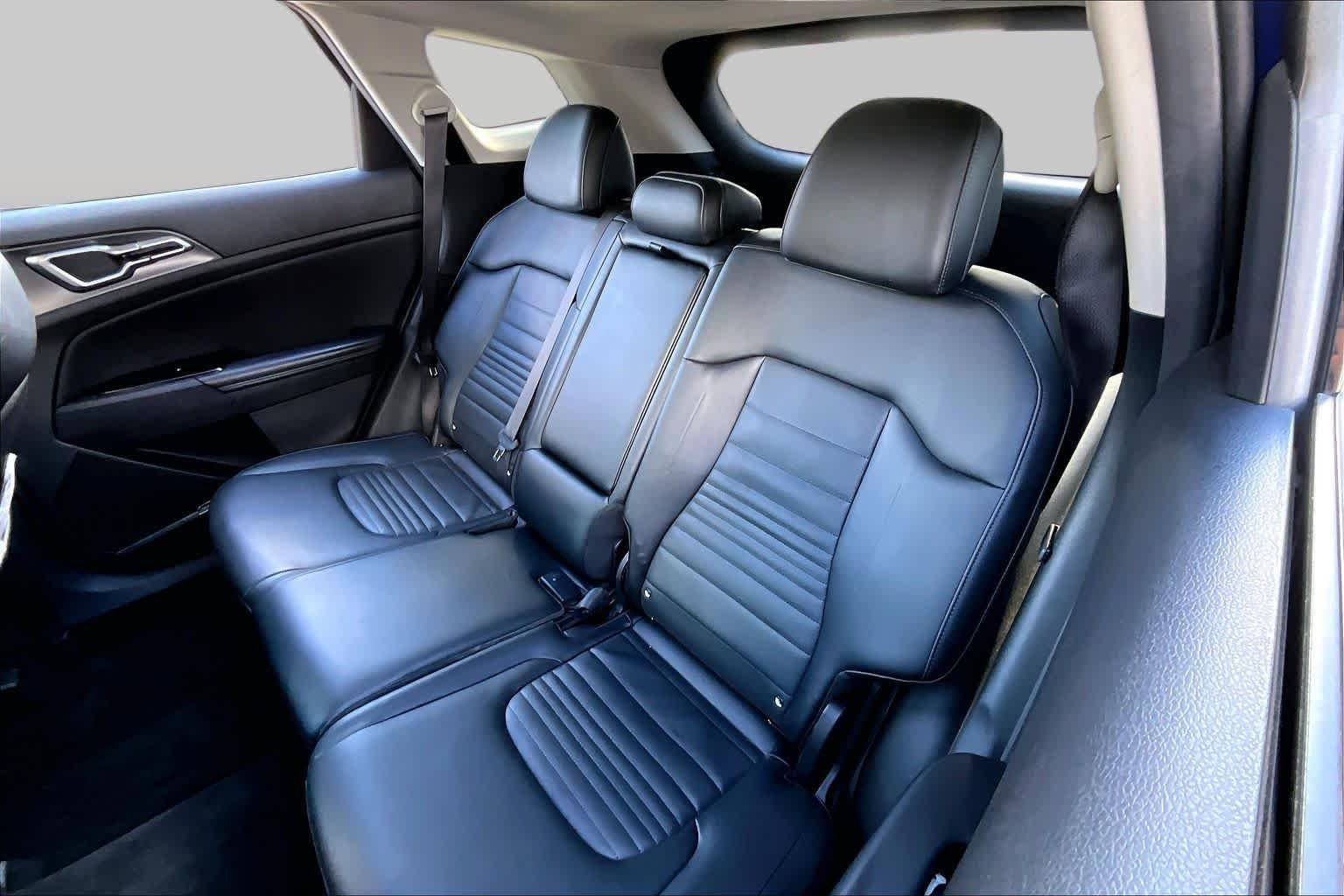 Used 2023 Sapphire Blue Kia SX-Prestige image 17