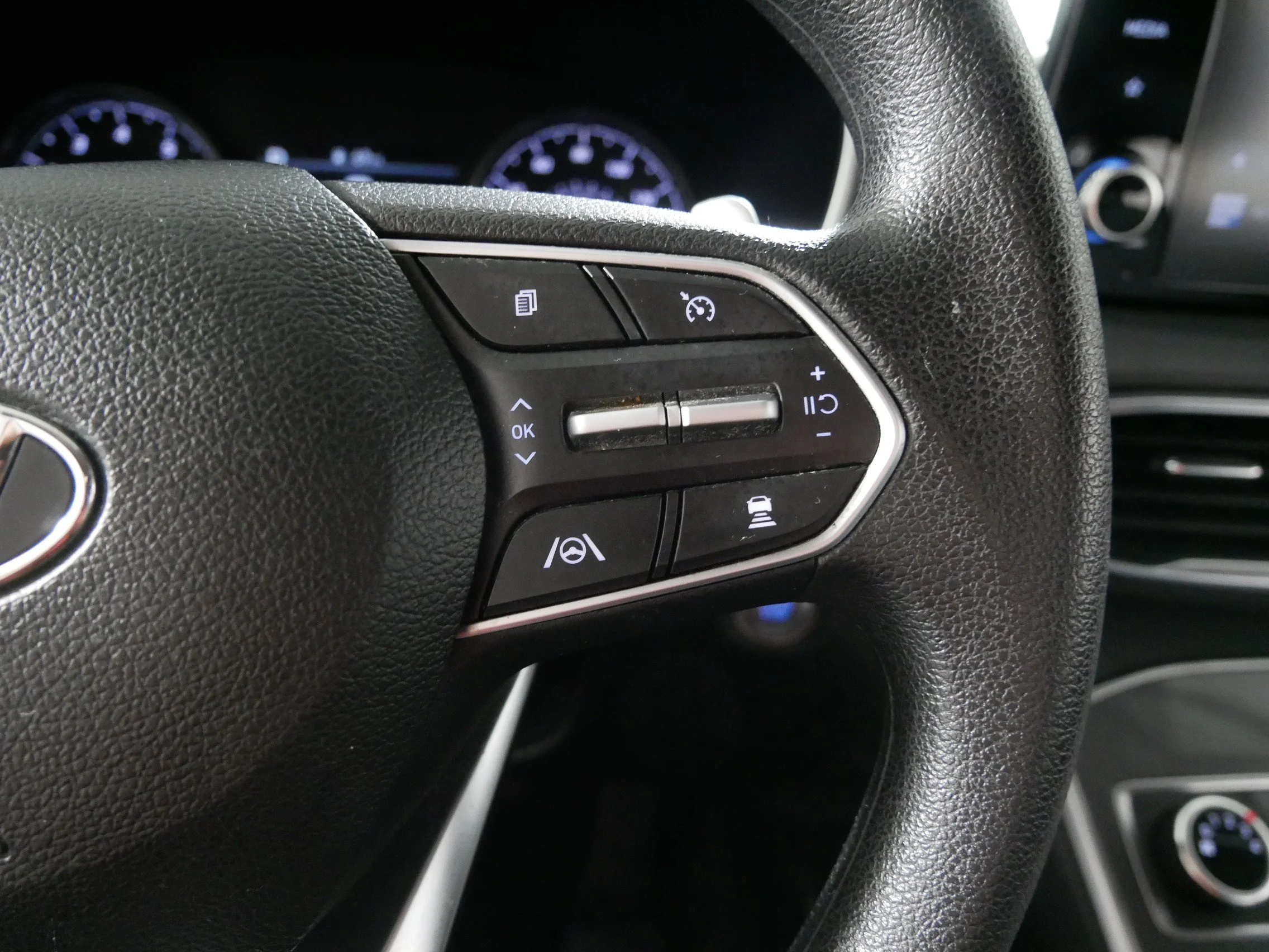 Used 2022 Hampton Gray Hyundai SEL image 28