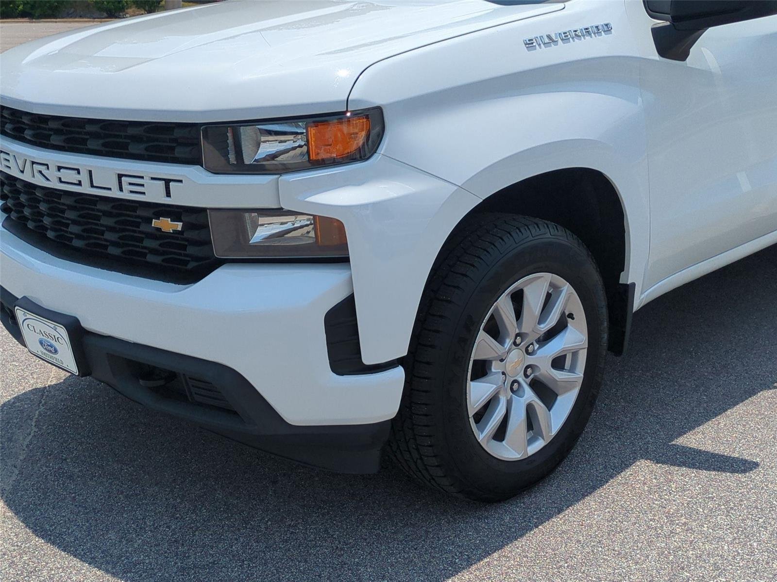 Used 2022 Summit White Chevrolet Custom image 9