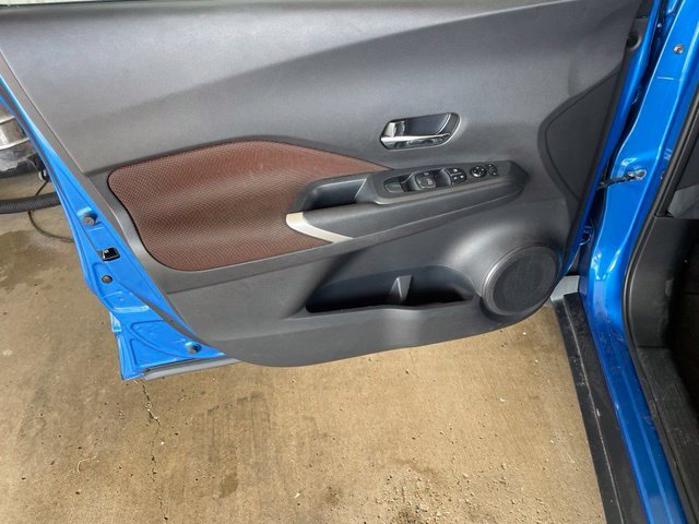 Used 2023 Blue Nissan SR image 9