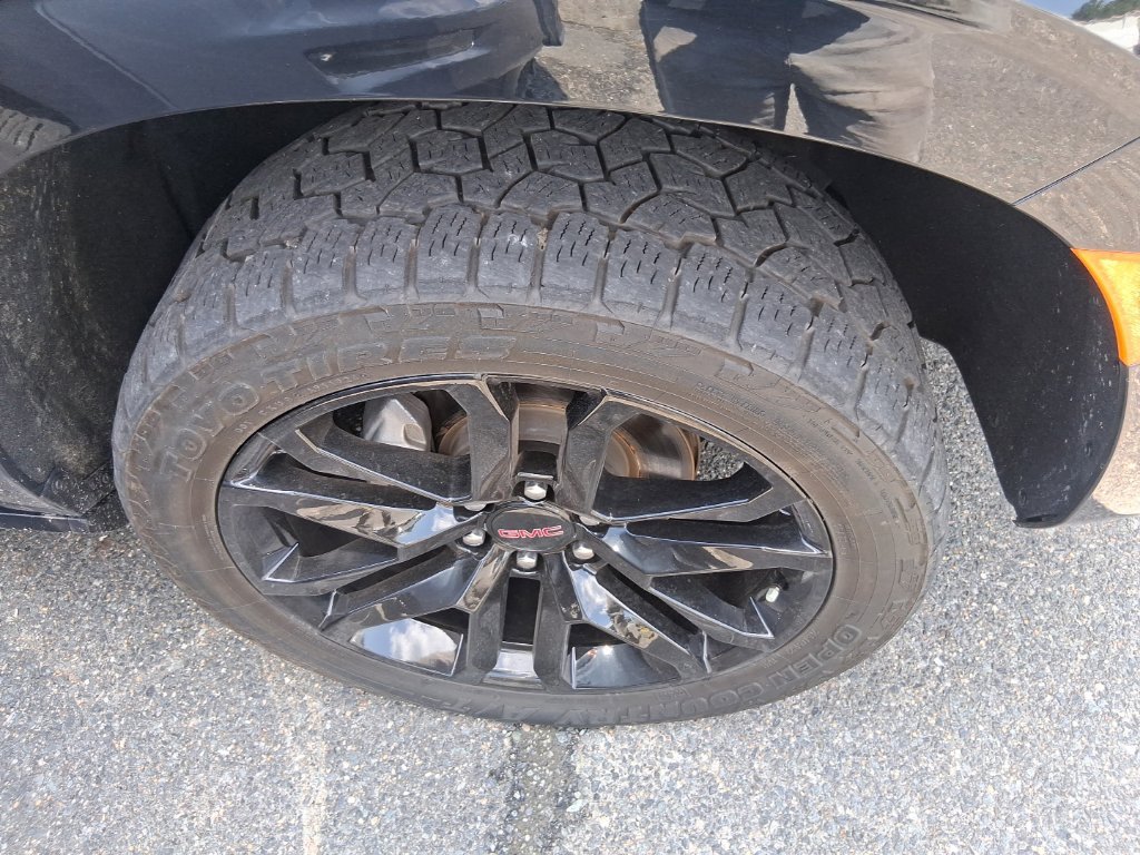 Used 2022 Black GMC AT4 image 16