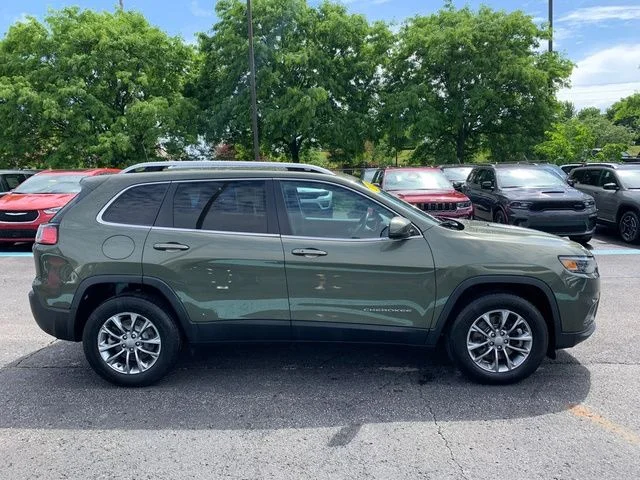 Used 2021 Green Jeep Latitude Lux image 8