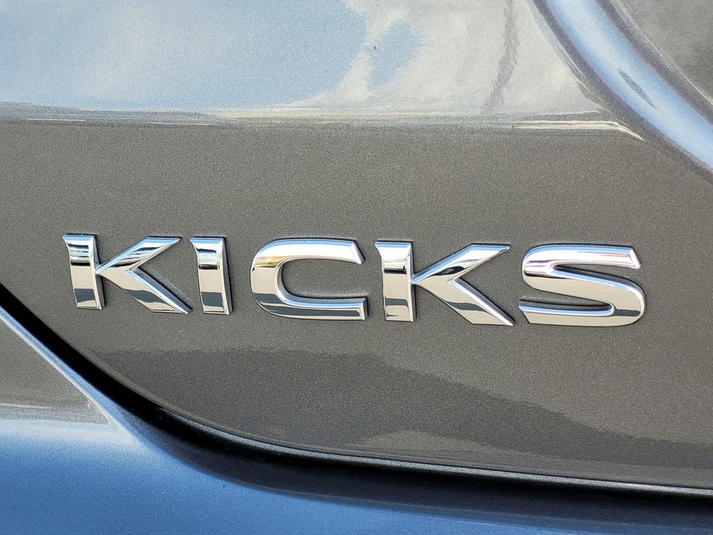 Used 2022 Gray Nissan S image 10