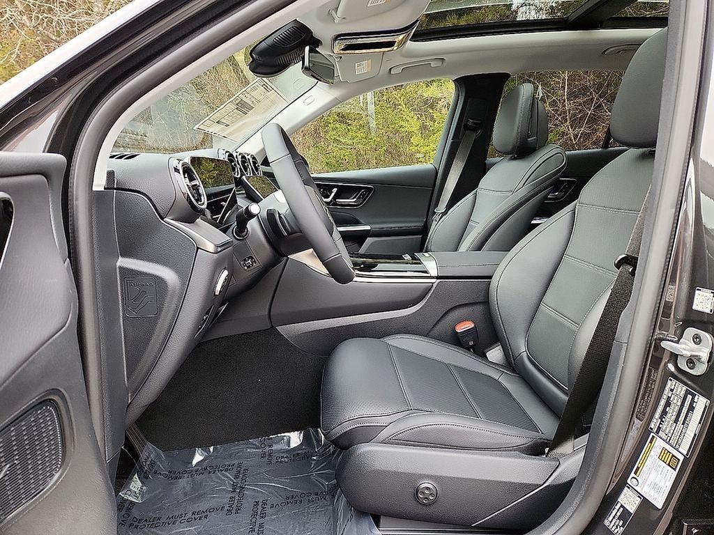 Used 2026 Graphite Grey Metallic Mercedes-Benz GLC 300 image 9