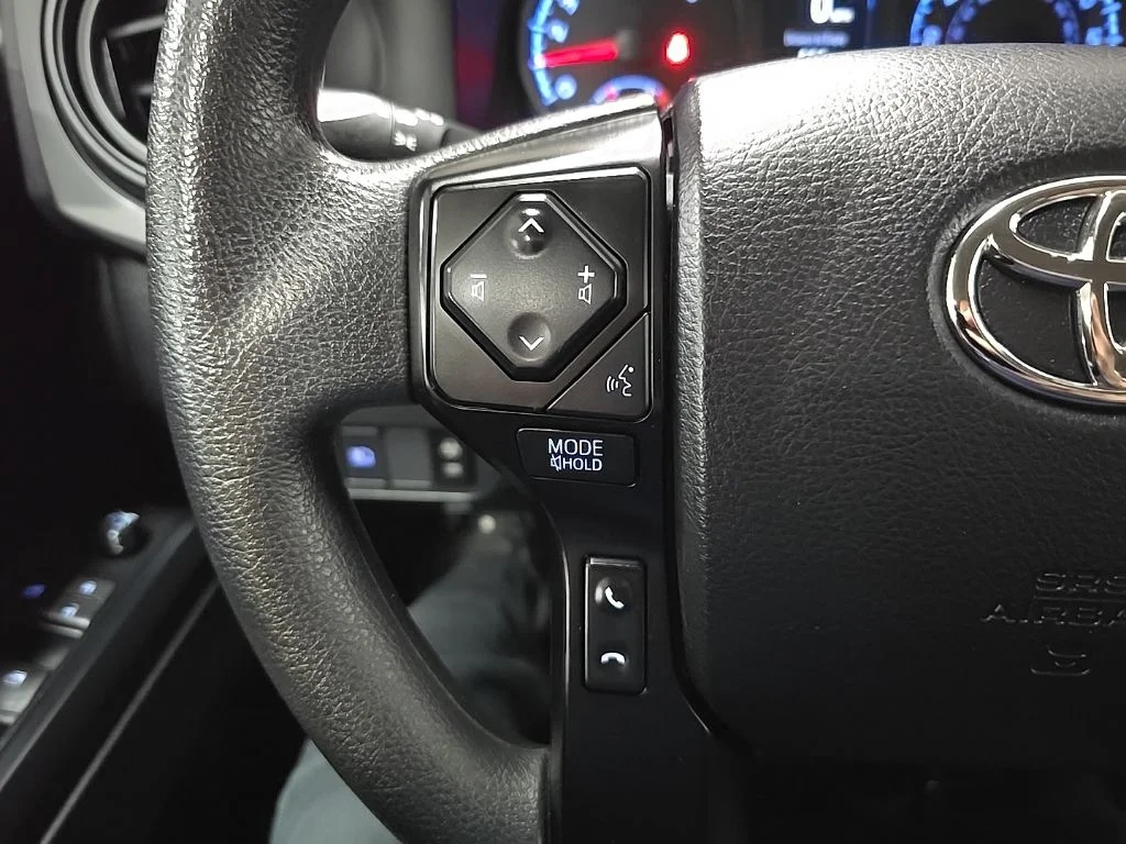 Used 2022 White Toyota SR image 19