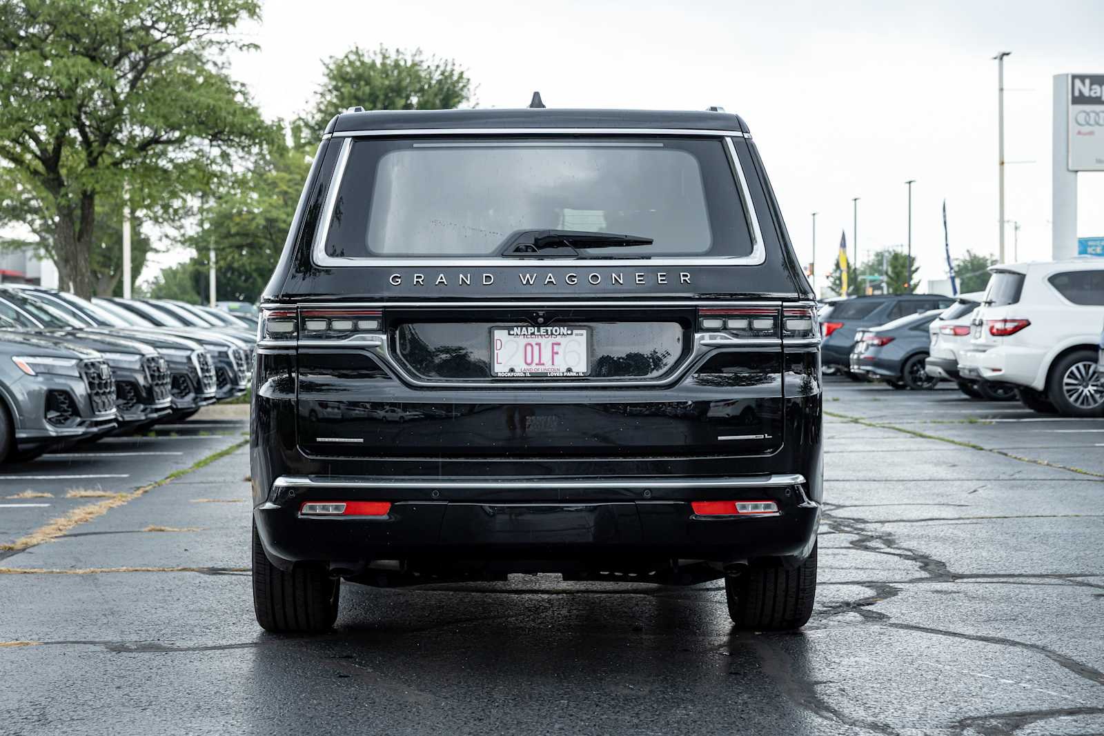 Used 2023 Diamond Black Crystal Pearlcoat Jeep Series III image 6