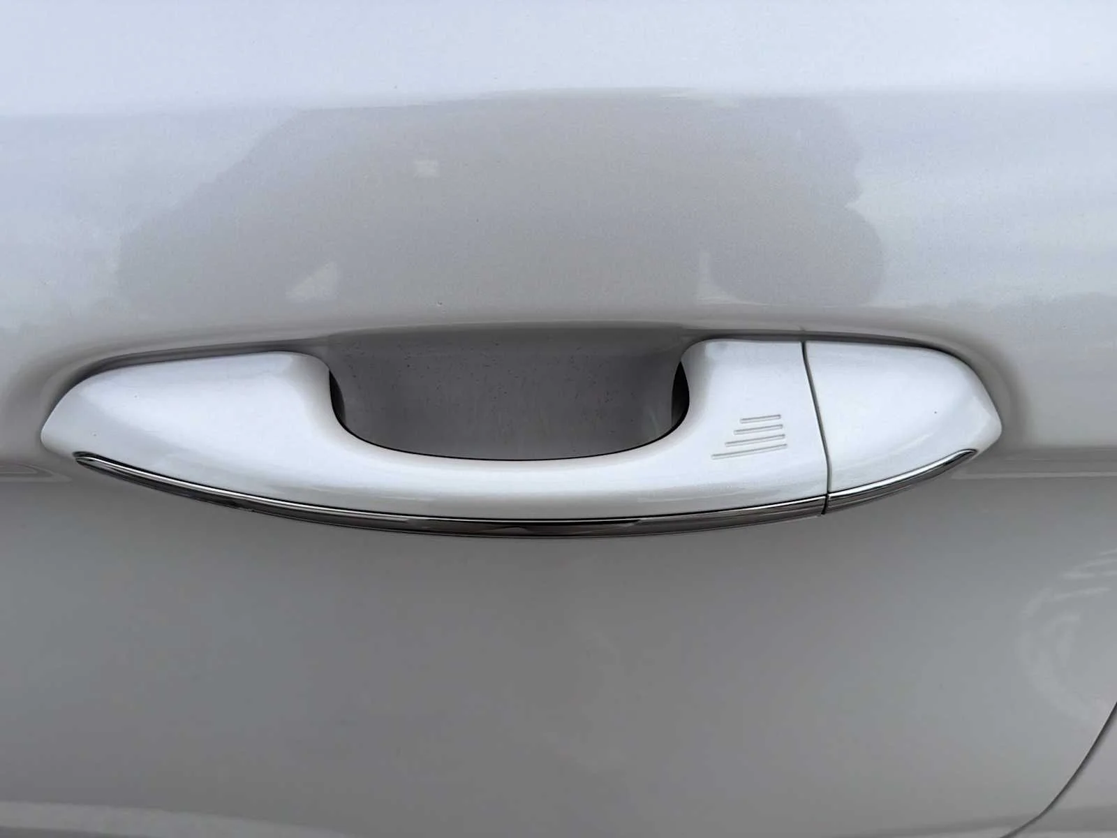 Used 2015 White Platinum Metallic Tri-Coat Ford Titanium image 22