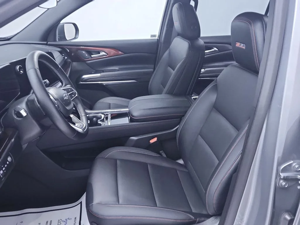 Used 2025 Gray Chevrolet Z71 image 11