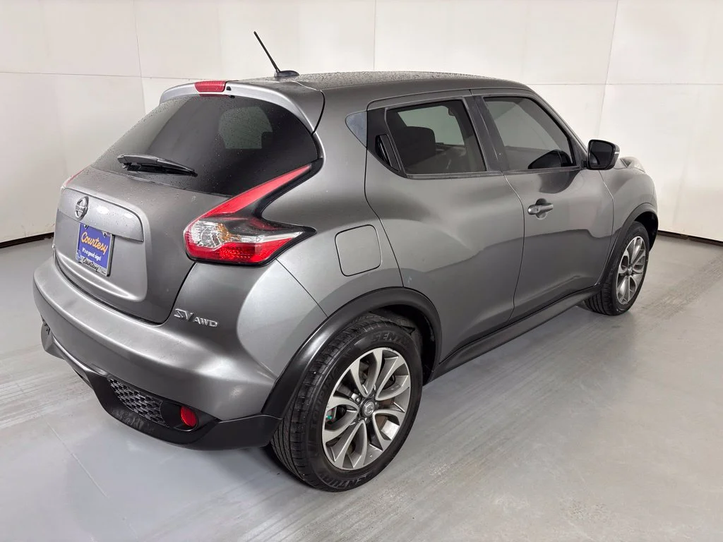 Used 2017 Gray Nissan SV image 8