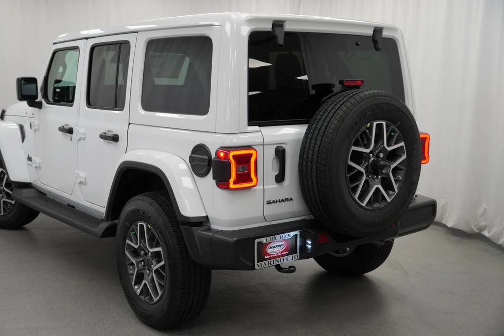 New 2026 Bright White Clear-Coat Exterior Paint Jeep Sahara image 12