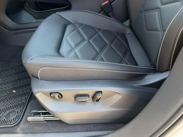 2026 Volkswagen Atlas Cross Sport SE w/Tech - Photo 18