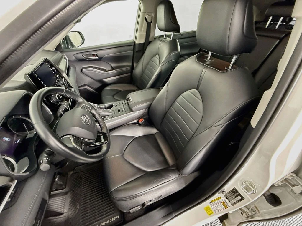 Used 2021 Blizzard Pearl Toyota XLE image 5