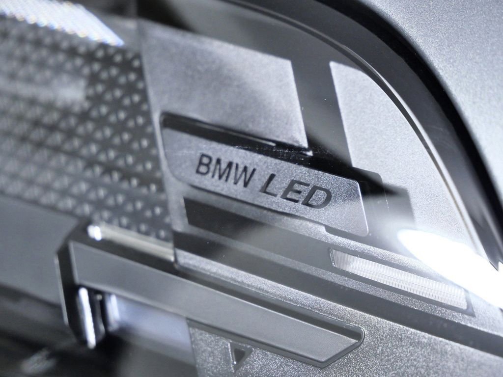 Used 2026 Skyscraper Grey Metallic BMW xDrive40i image 5