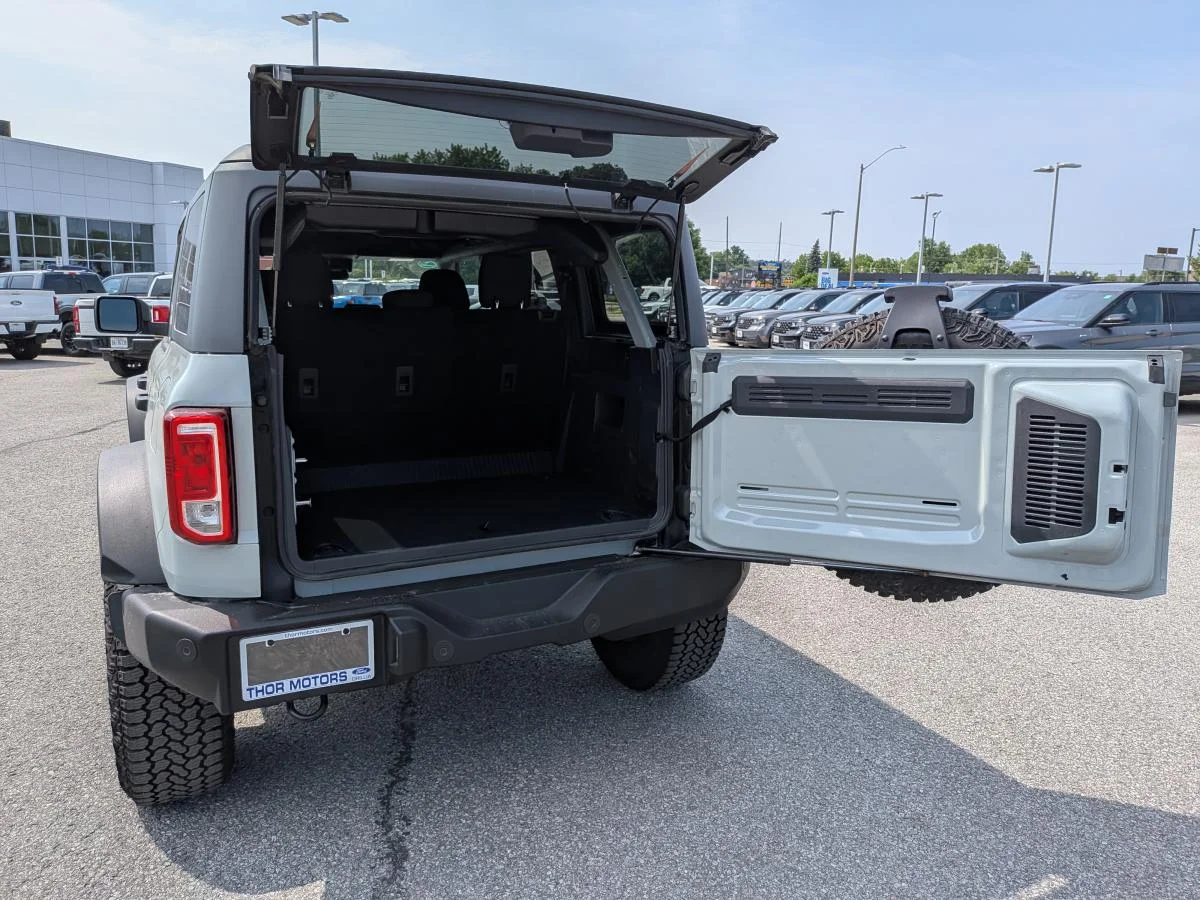 Used 2022 Grey Ford Base 4 Door Advanced image 7
