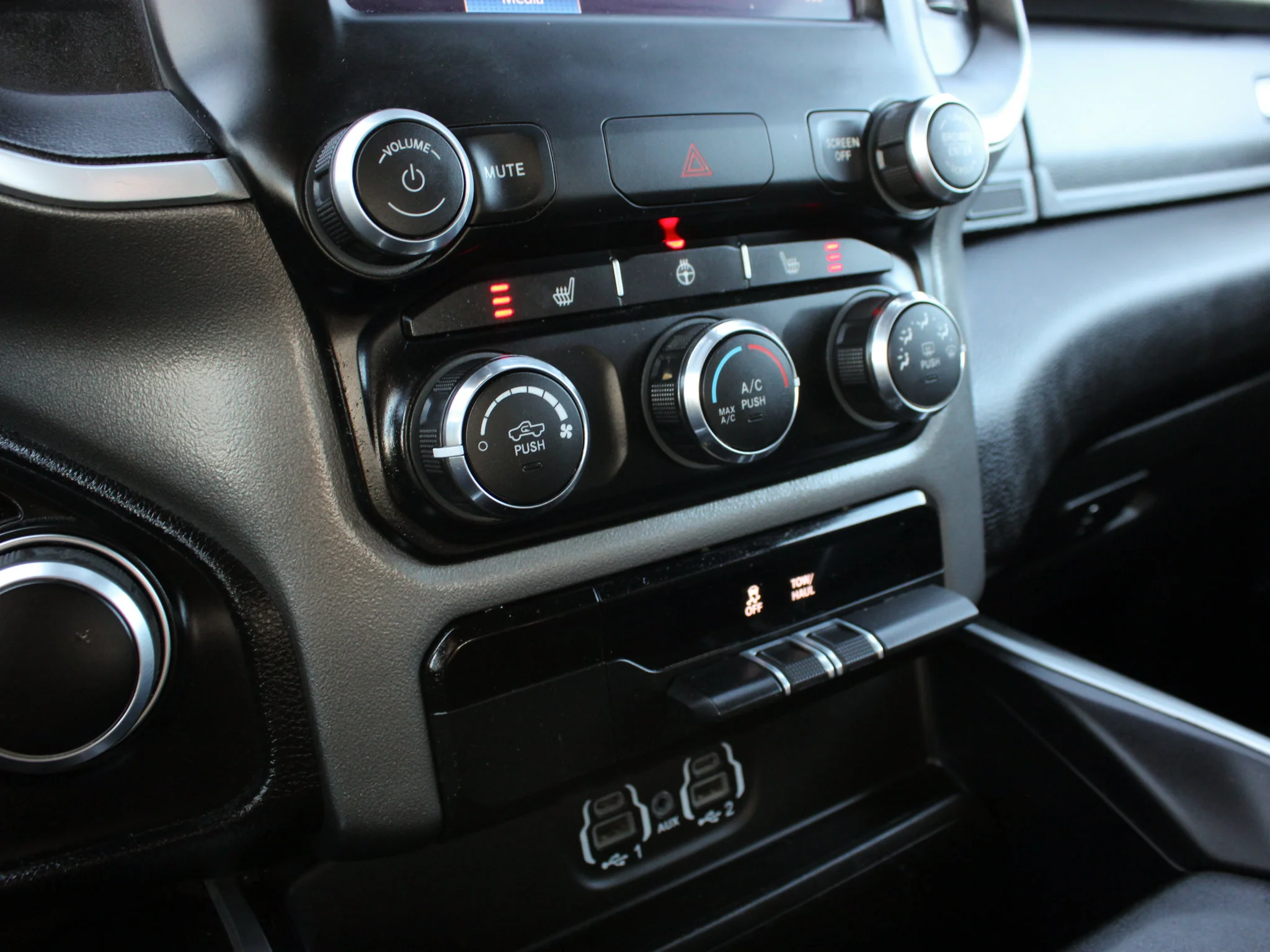 Certified Used 2023 Grey RAM Big Horn * No Accidents | Heated Seats | HEMI V8 | Apple CarPlay | Tonneau Cover image 24