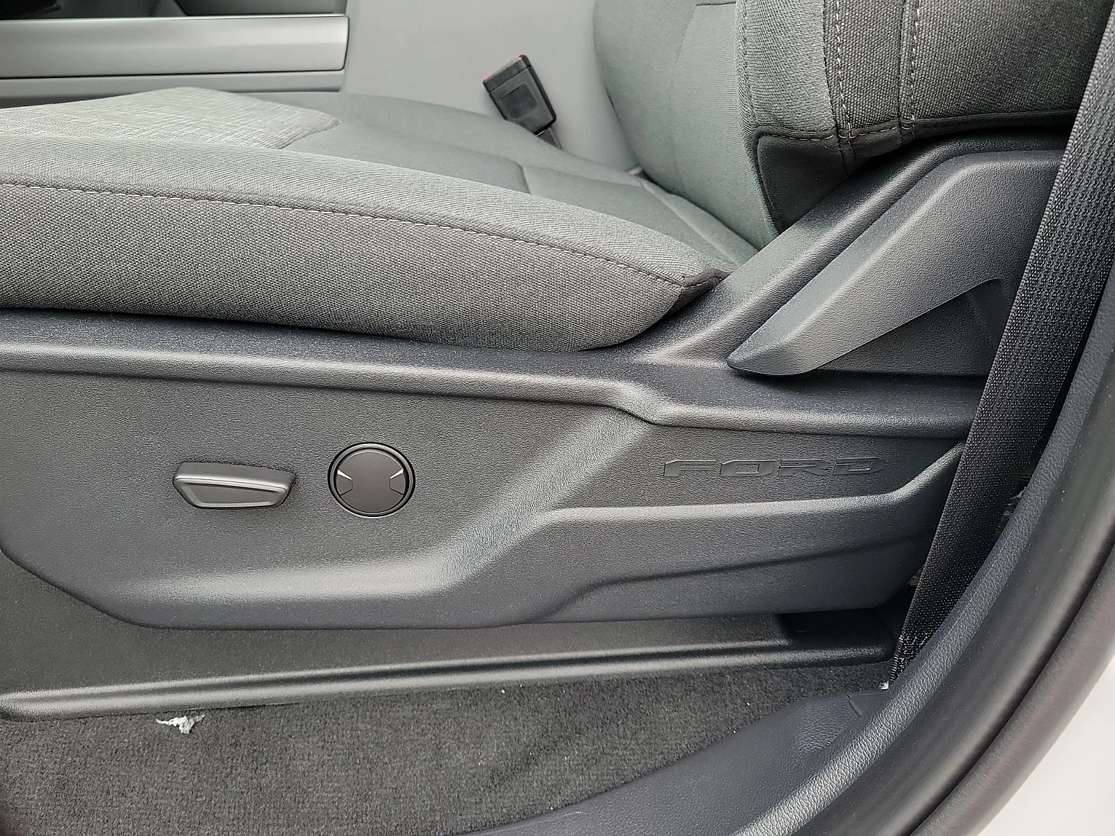 New 2026 Oxford White Ford F-250&reg; XLT image 13