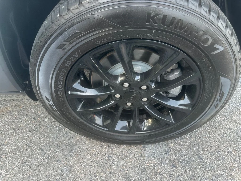 Used 2023 White Jeep Altitude image 17