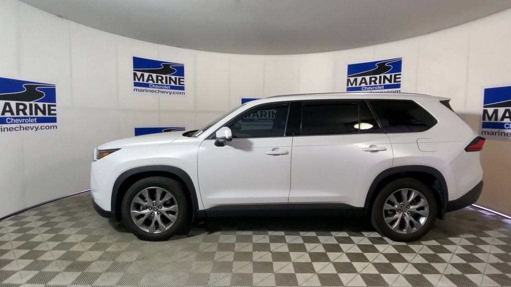 Used 2024 Off-white Toyota Limited image 7