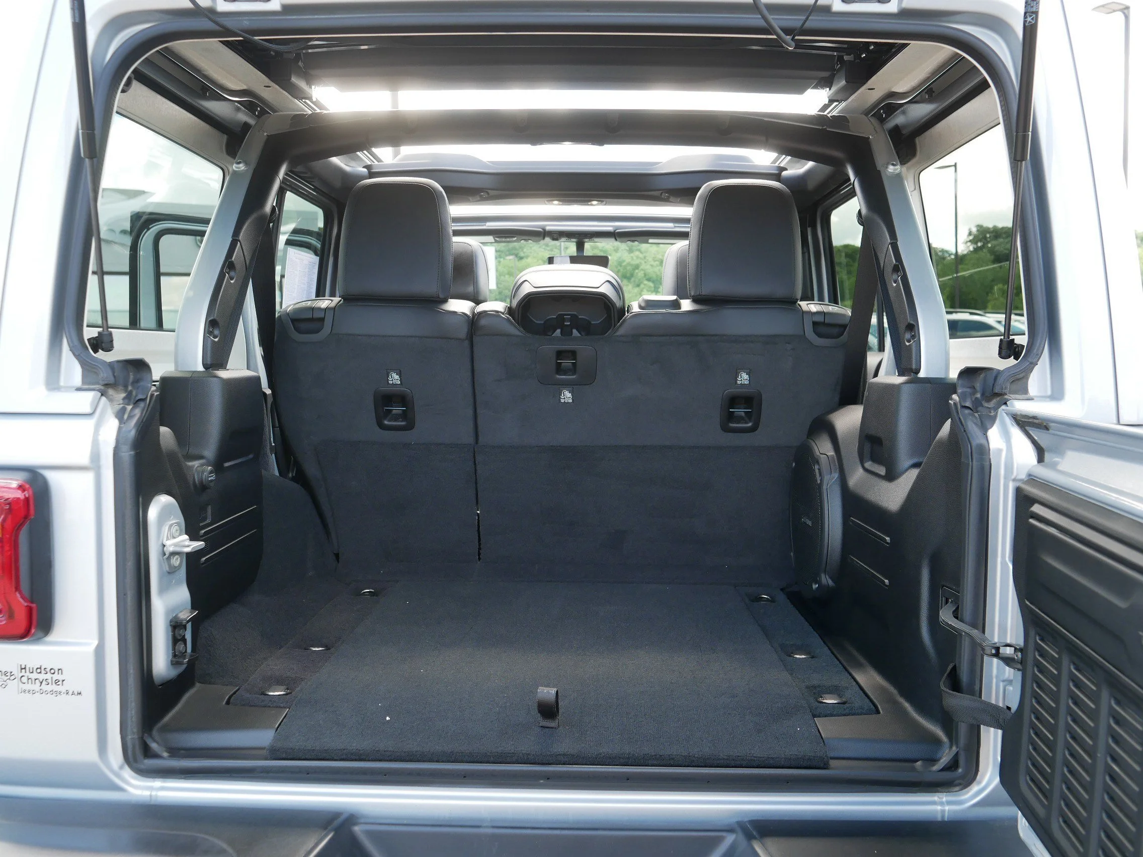 Used 2023 Silver Zynith Clearcoat Jeep Rubicon image 18