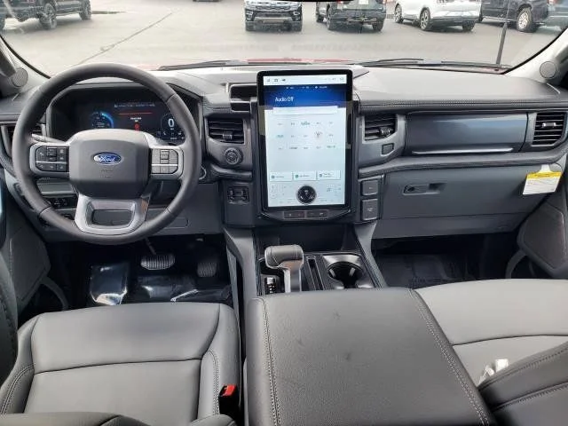 2025 Ford F-150 Lightning Flash - Photo 12