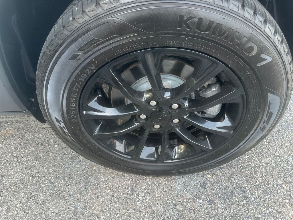 Used 2023 White Jeep Altitude image 17